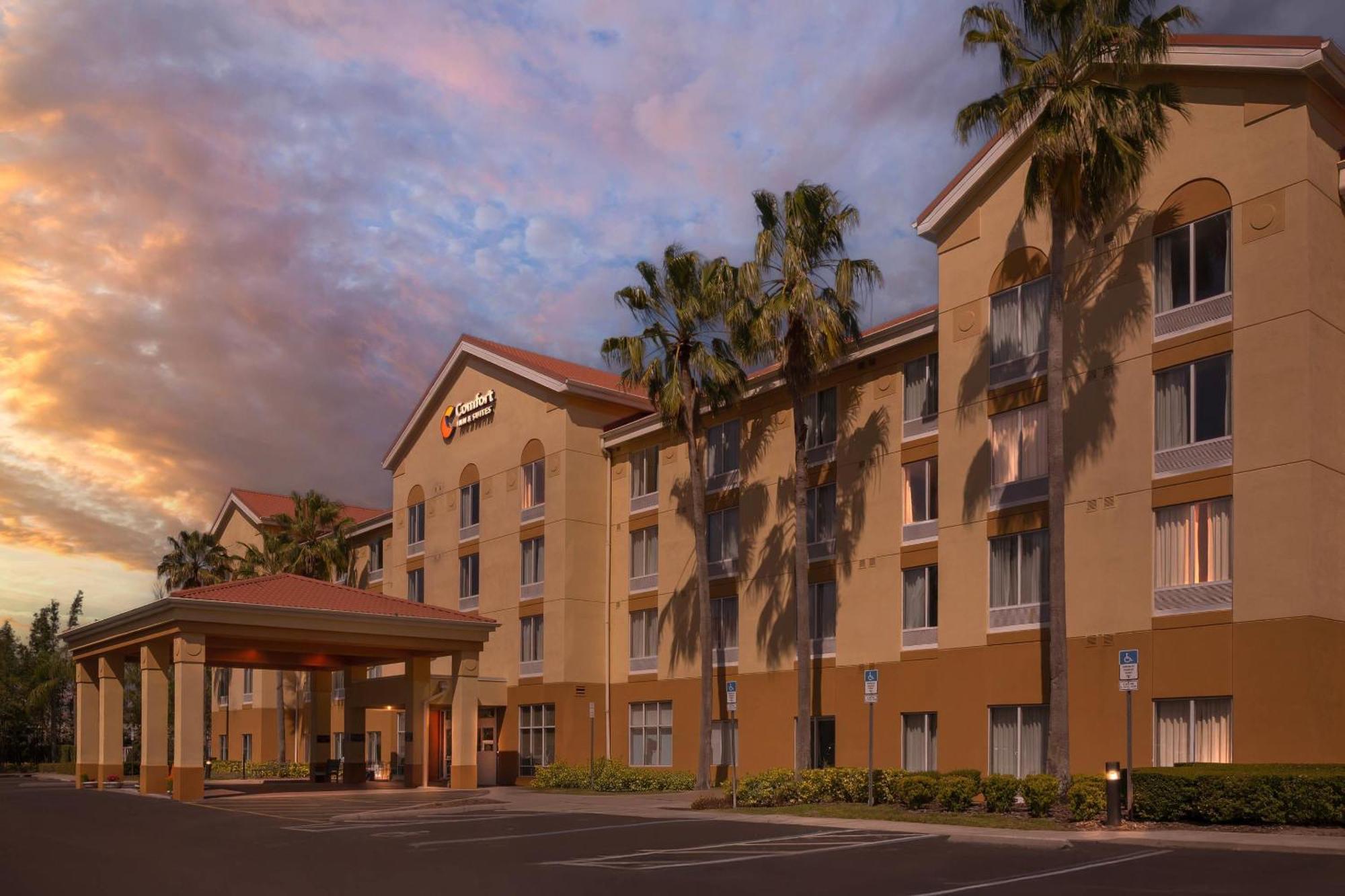 Comfort & Orlando North Hotel